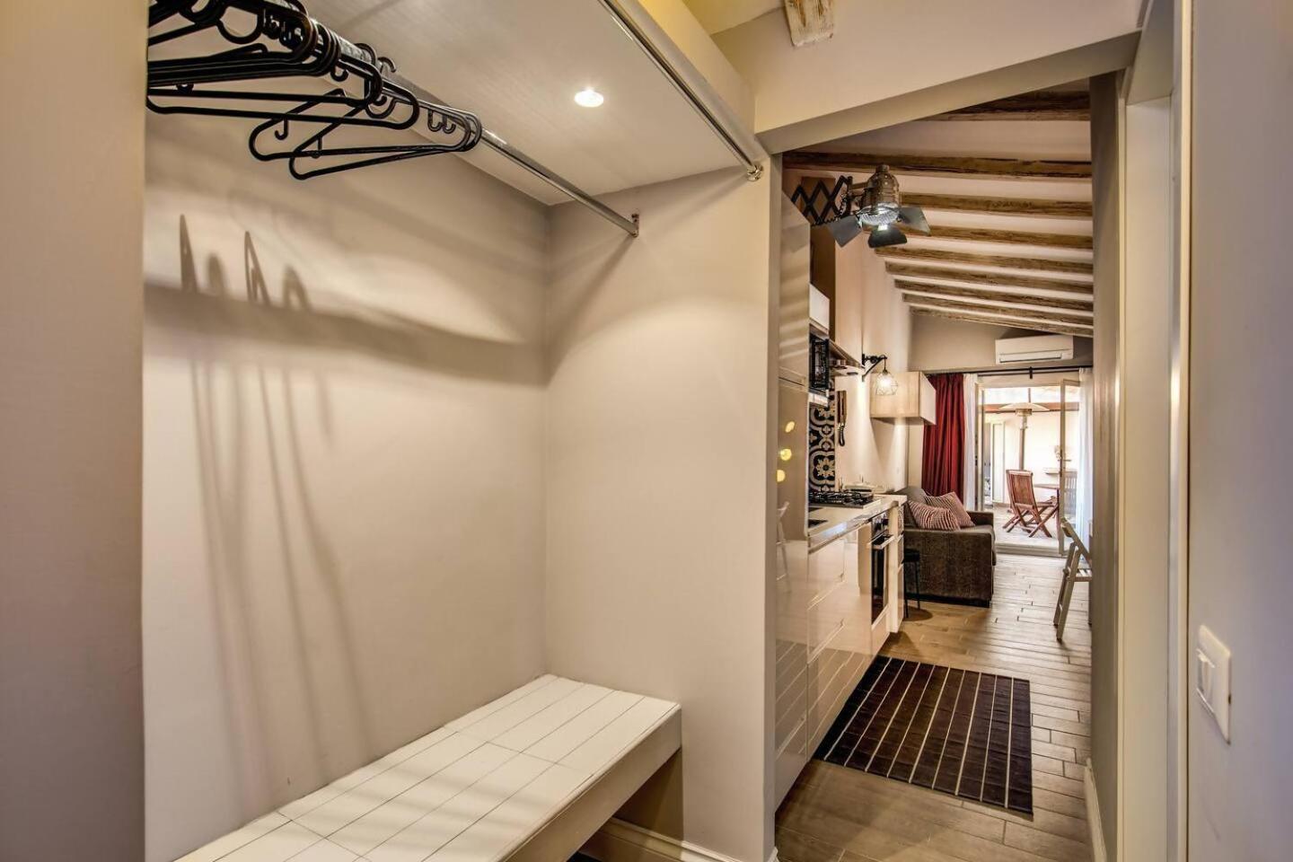 Attic With Terrace By Trevi Fountain Lägenhet Rom Exteriör bild