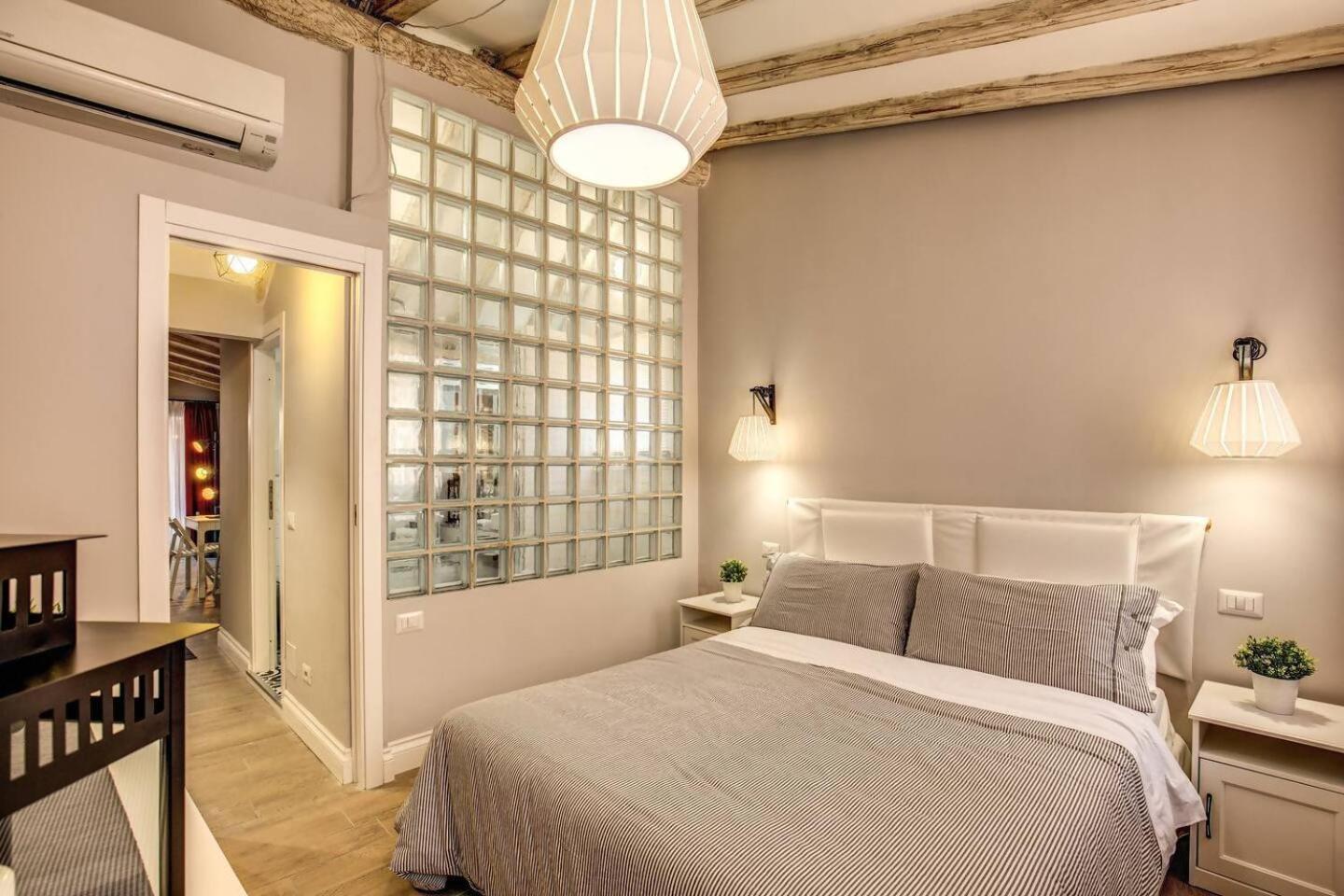 Attic With Terrace By Trevi Fountain Lägenhet Rom Exteriör bild