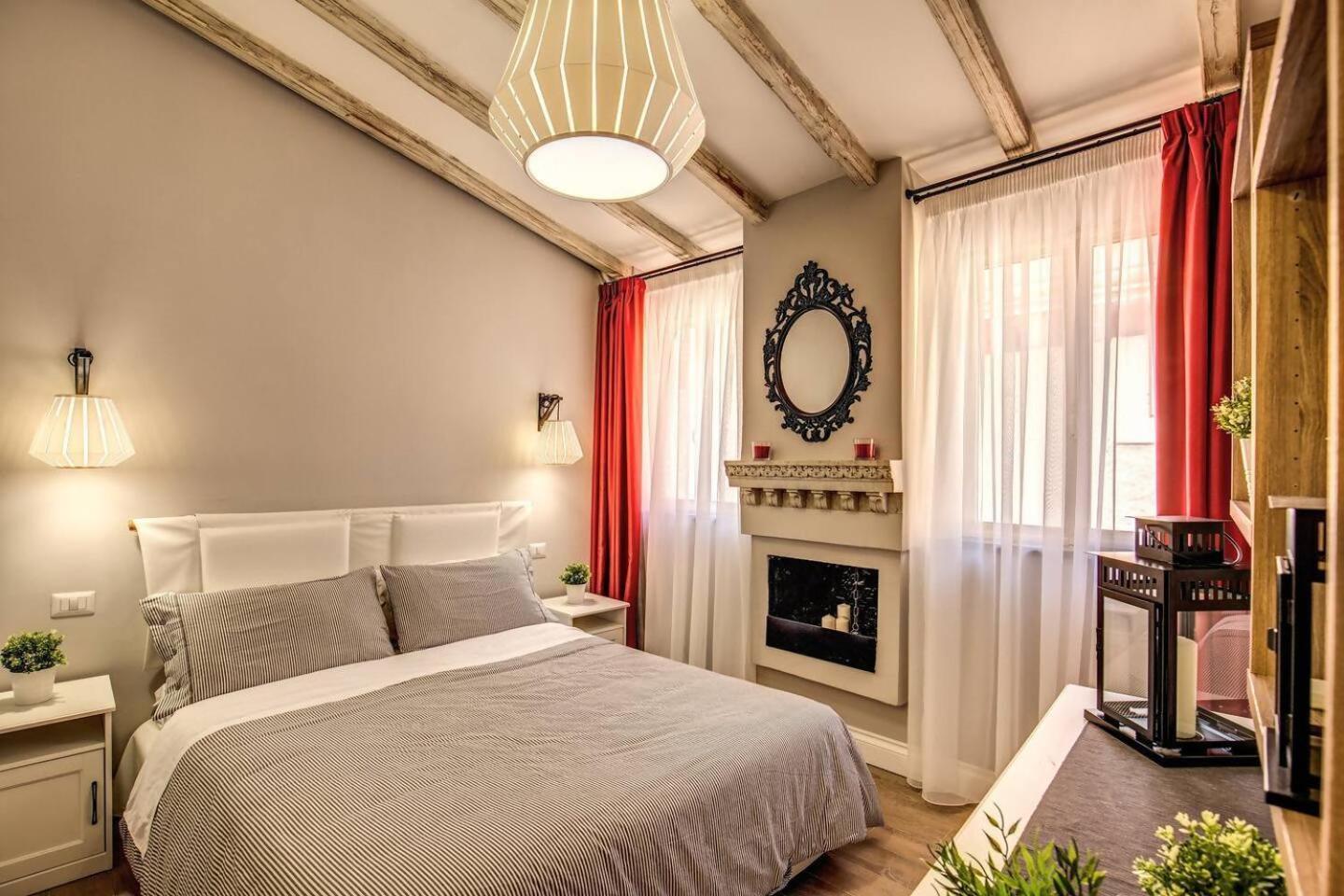 Attic With Terrace By Trevi Fountain Lägenhet Rom Exteriör bild